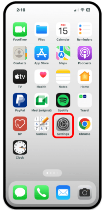 Pantalla principal del iPhone, marcado Settings.